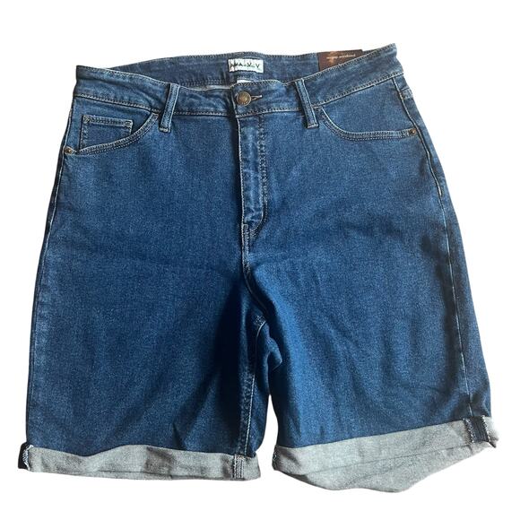 NWT! Ava & Viv Medium Wash High Rise Bermuda Shorts Size 16W - Picture 1 of 7